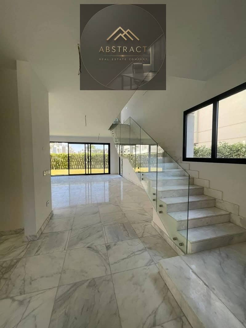 Don't Just Buy a Home. Own a Better Way of Living. Fully Finished Villa for Sale Prime location near El Shorouk & Sodic East opposite Sarai & Madinaty - Więcej