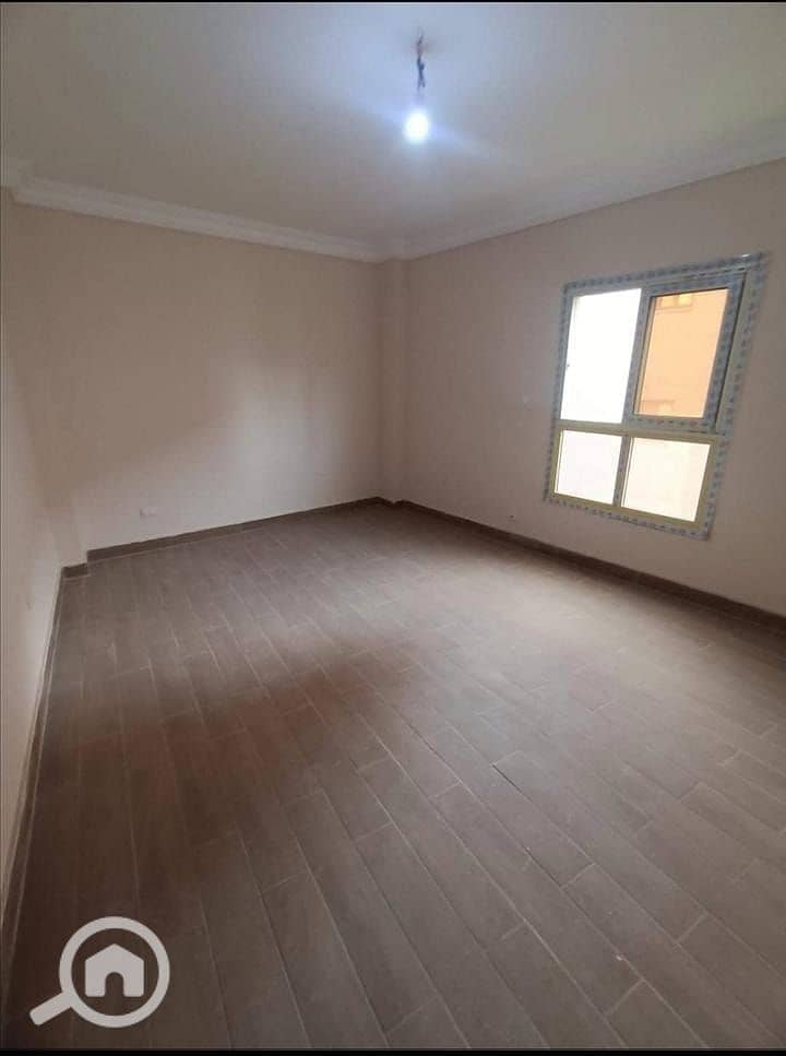 Duplex for rent in Al-Miraj City, in a prime location. Area: 300 sq mConsists of 5 bedrooms, 3 bathrooms, 2 kitchens, and a large terrace. Fourth and fi - Aanzicht 4