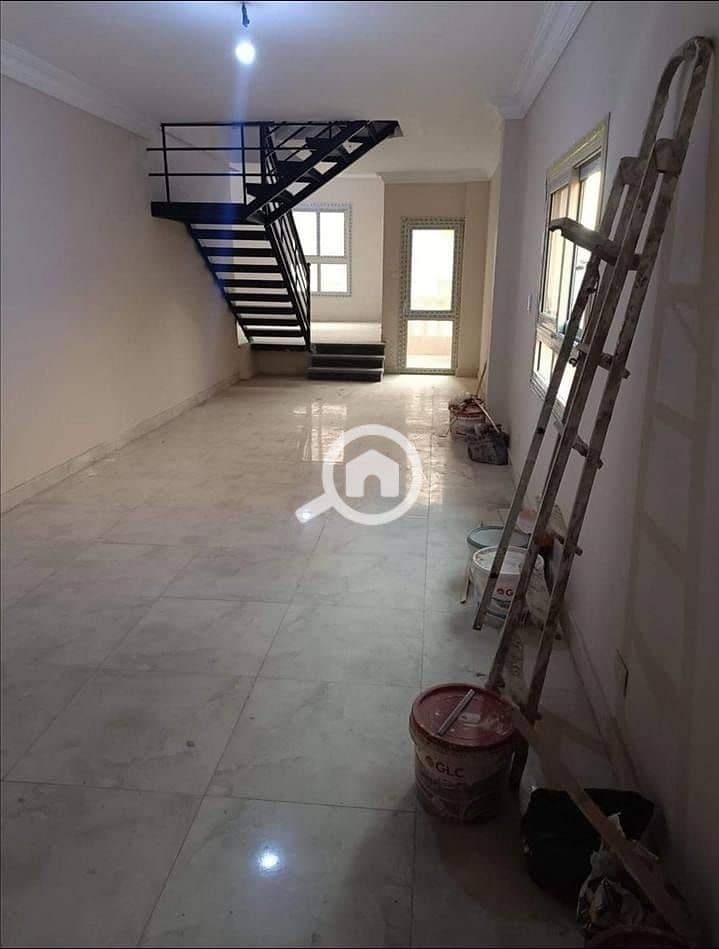 Duplex for rent in Al-Miraj City, in a prime location. Area: 300 sq mConsists of 5 bedrooms, 3 bathrooms, 2 kitchens, and a large terrace. Fourth and fi - Aanzicht 6