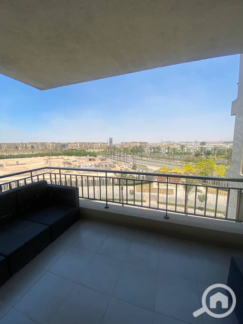 A distinctive apartment for sale by the lakes with a double view and excellent finishing at a reasonable price for serious buyers. - Ansicht 5