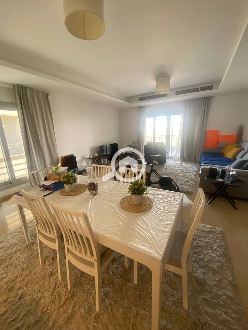 A distinctive apartment for sale by the lakes with a double view and excellent finishing at a reasonable price for serious buyers. - Ansicht 6