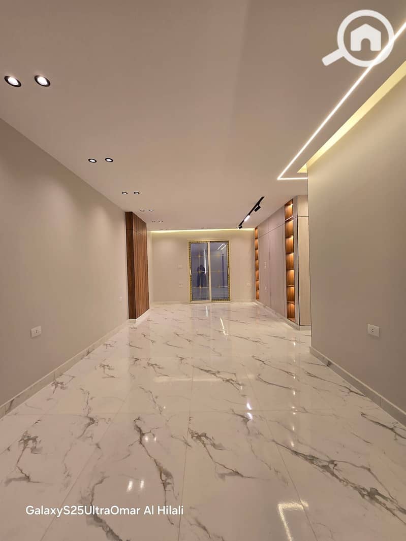 My property is a 125-meter garden adjacent to the entrance of the building. - Widok 2
