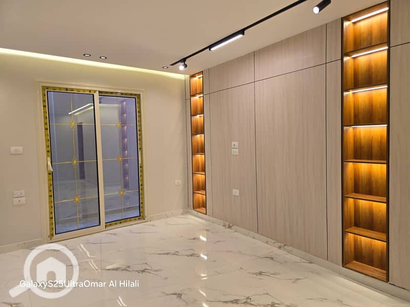 My property is a 125-meter garden adjacent to the entrance of the building. - Widok 4