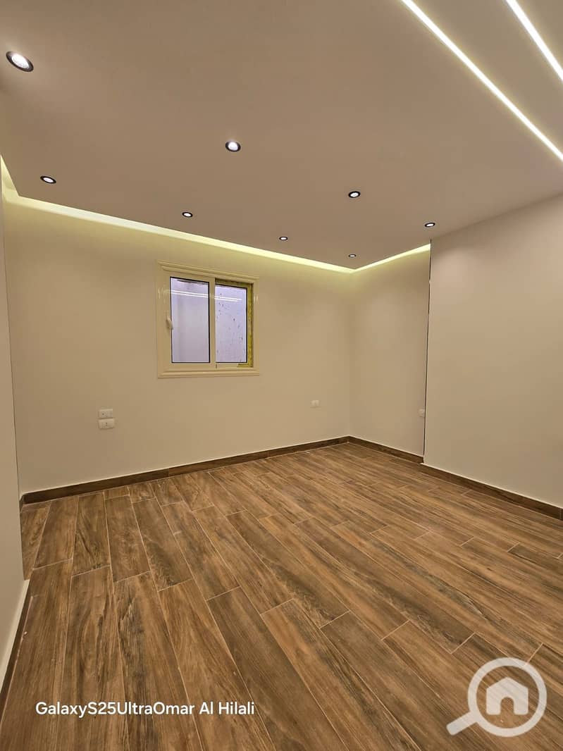 My property is a 125-meter garden adjacent to the entrance of the building. - Widok 5