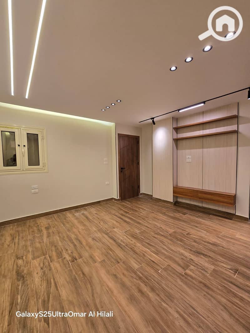 My property is a 125-meter garden adjacent to the entrance of the building. - Więcej