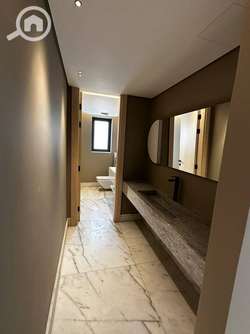 Penthouse for rent New Cairo Fifth Settlement Lake View Residence Golden Square near AUC luxury finishing private pool ready to move - Więcej