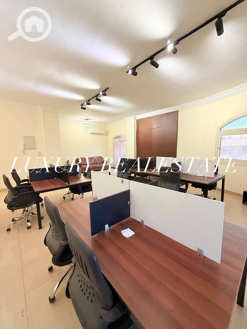 Office for rent 250 square meters furnished in Sheikh Zayed - Więcej