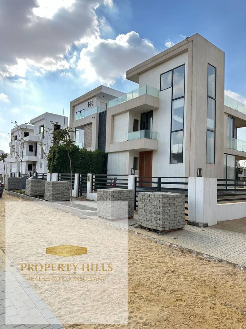 A great deal on a rooftop villa with installments over 12 years in a compound featuring the largest golf courses in Egypt, opposite Madinaty. - Ansicht 5