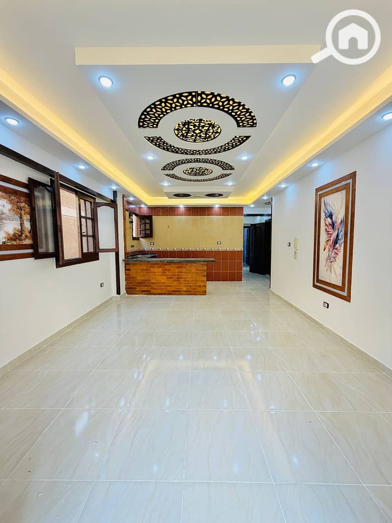 Third floor apartment in a building by the sea for sale in Al-Ajmi, Palm Beach, finished to a luxury standard, cash or installment. - Vista 3