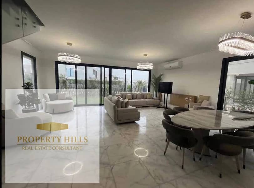 A stunning villa with a garden, available for purchase in installments over 12 years in a compound featuring one of the largest golf courses in Egypt, opposite Madinaty. - Widok 2