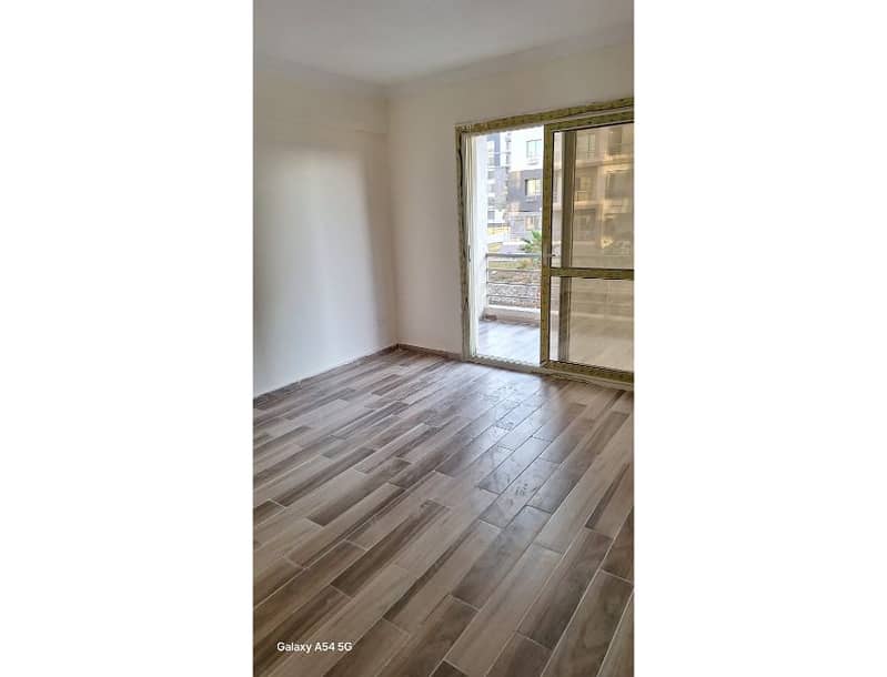 For sale: Resale apartment in Jannat Zayed 1, 130 sqm, from the owner, RTM, with the highest level of distinction in compound andunobstructed view - Ansicht 2