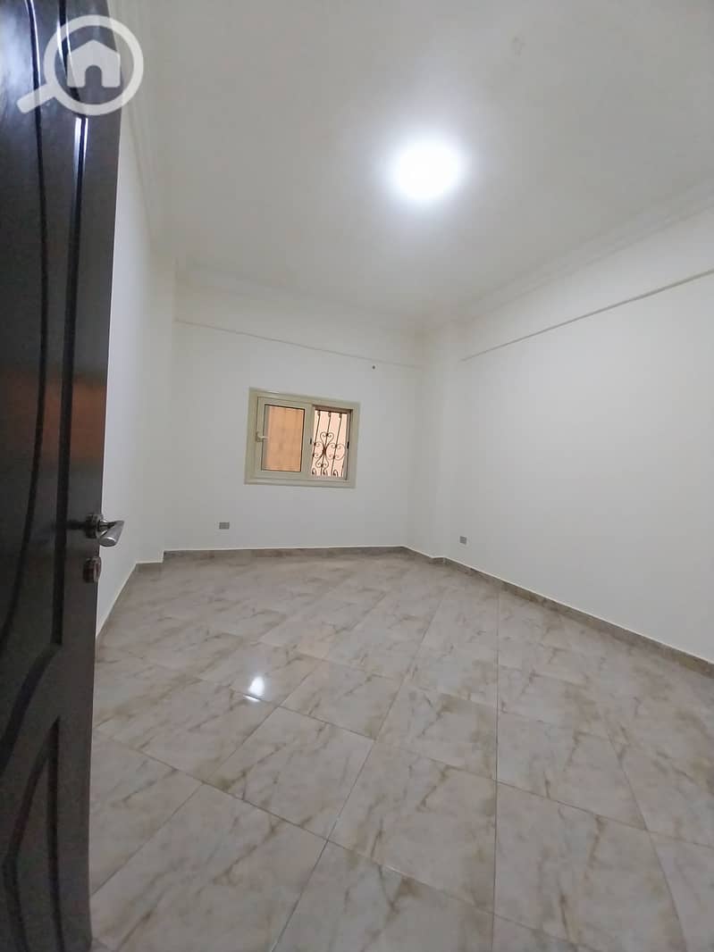 For enthusiasts of prime location, a 170 square meter basement apartment with a garden for rent, second number from the northern ninety, including a kitchen. - Widok 3