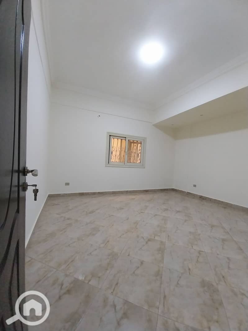 For enthusiasts of prime location, a 170 square meter basement apartment with a garden for rent, second number from the northern ninety, including a kitchen. - Widok 4