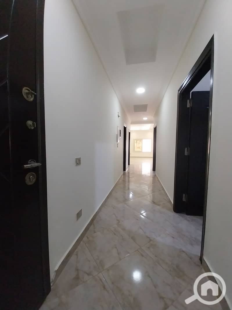 For enthusiasts of prime location, a 170 square meter basement apartment with a garden for rent, second number from the northern ninety, including a kitchen. - Widok 5