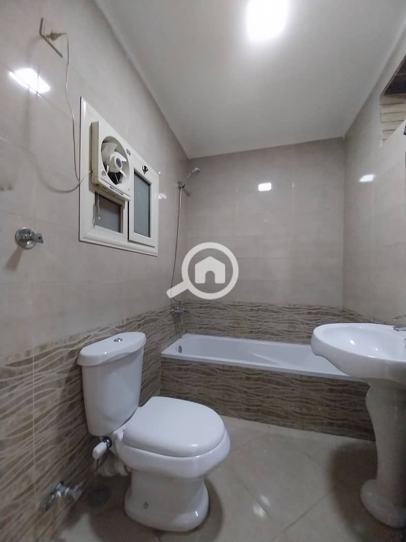 For enthusiasts of prime location, a 170 square meter basement apartment with a garden for rent, second number from the northern ninety, including a kitchen. - Widok 6