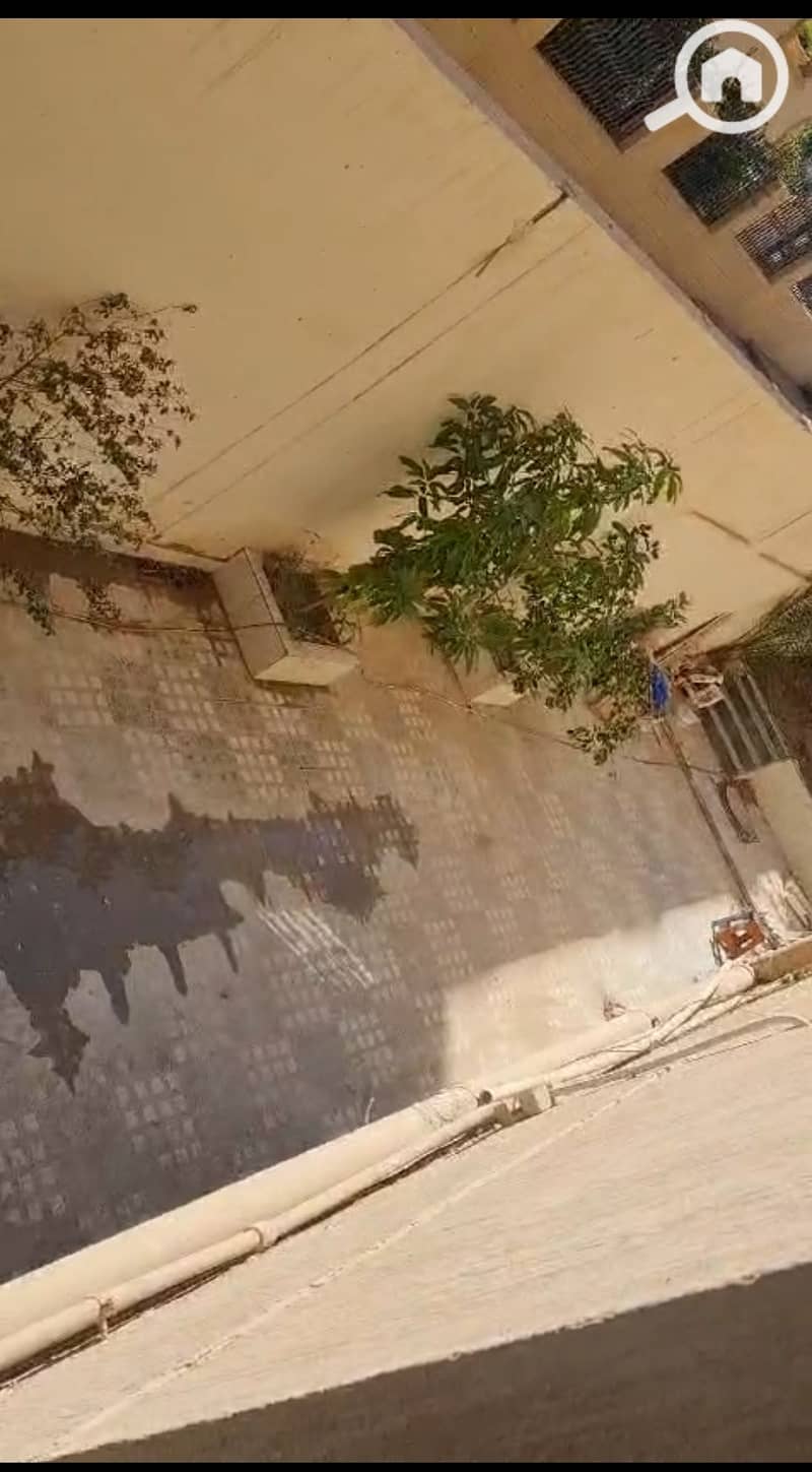 Duplex for sale in a prime location in Sheikh Zayed (District 7, Neighborhood 3). A two-level duplex (ground and first floors) spanning 440 sqm, featuring a private 420 sqm garden. Layout: 6 rooms, 3 bathrooms, a spacious reception area, and a kitchen. Su - Ansicht 4