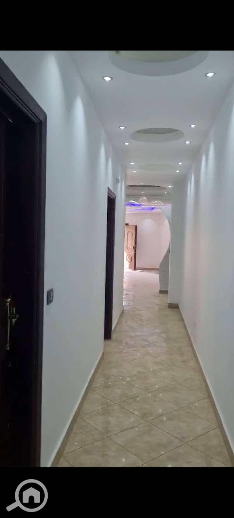 Duplex for sale in a prime location in Sheikh Zayed (District 7, Neighborhood 3). A two-level duplex (ground and first floors) spanning 440 sqm, featuring a private 420 sqm garden. Layout: 6 rooms, 3 bathrooms, a spacious reception area, and a kitchen. Su - Ansicht 6