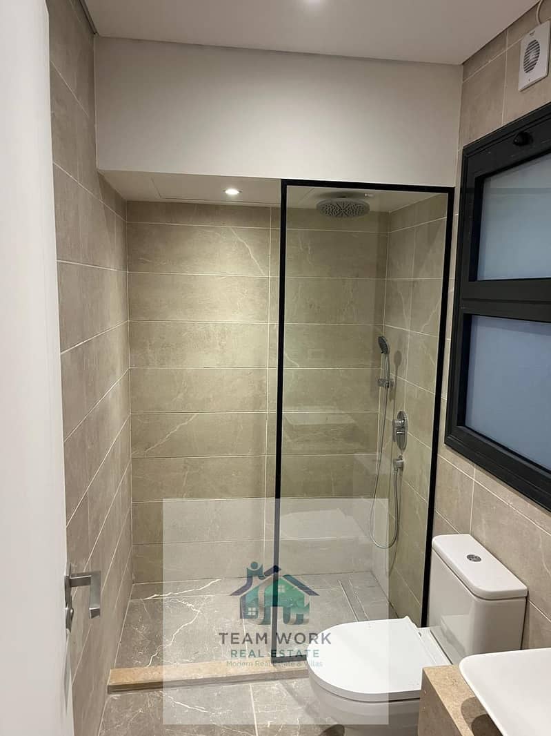 4 c6b7c512-899f-4267-ab8c-f5de4021b79f. jpg