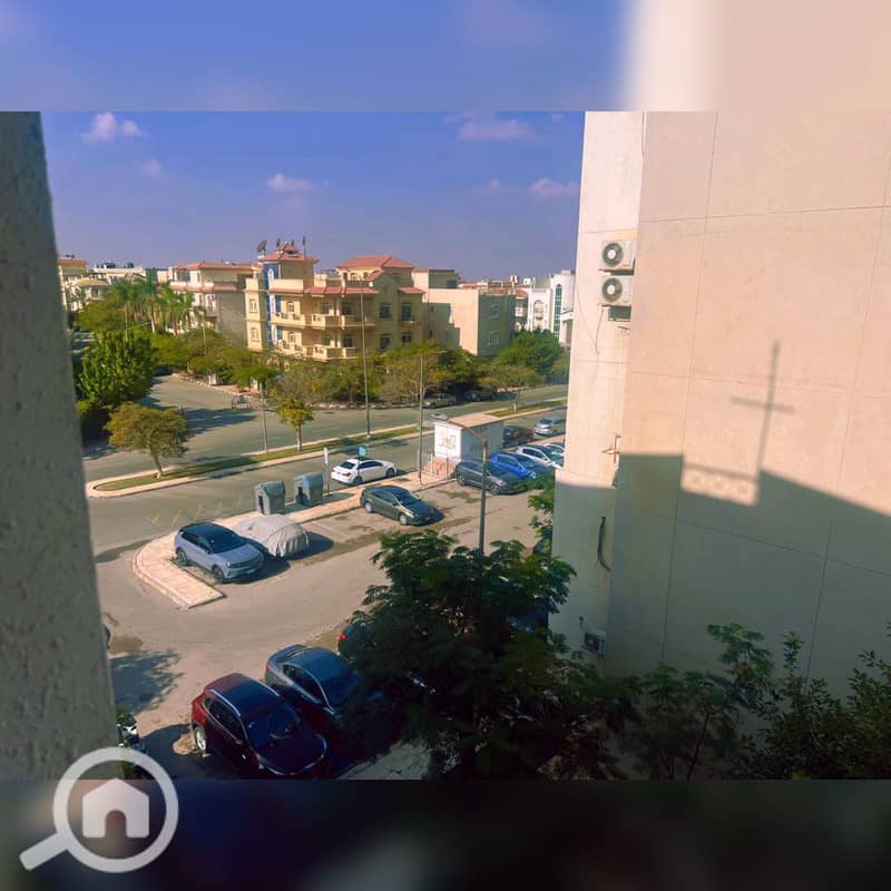 Bargain Price Apartment for Sale Typical Floor with Elevator Near Services Banks Complex Old Market Food Court and Club Phase 1 Al Rehab - Więcej