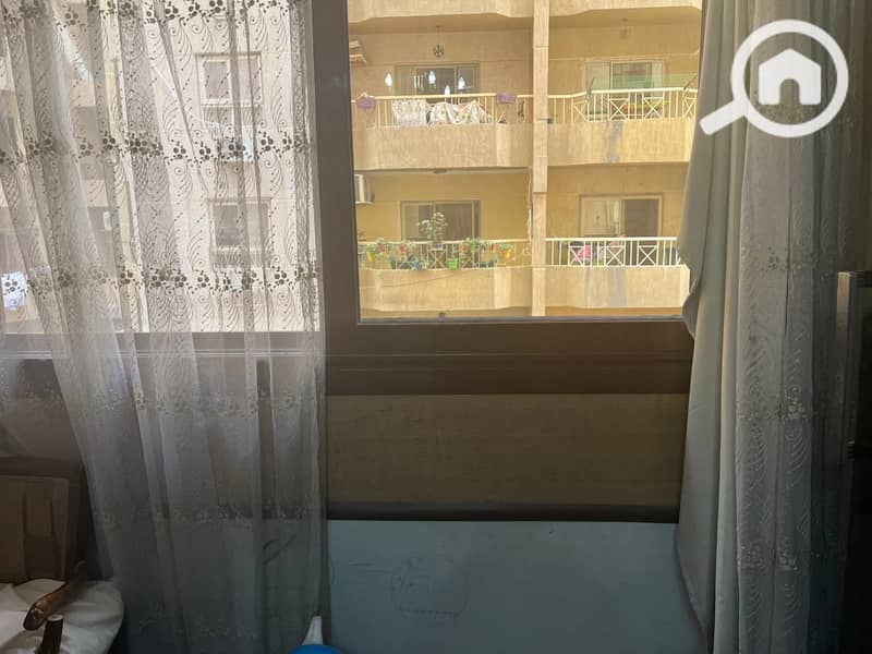 Apartment for sale in Al Yasmin Towers, Zahraa El MaadiArea: 145 sq mConsists of 3 bedrooms, reception, 2 bathrooms, kitchen, and 2 balconies2nd floor - Ansicht 2