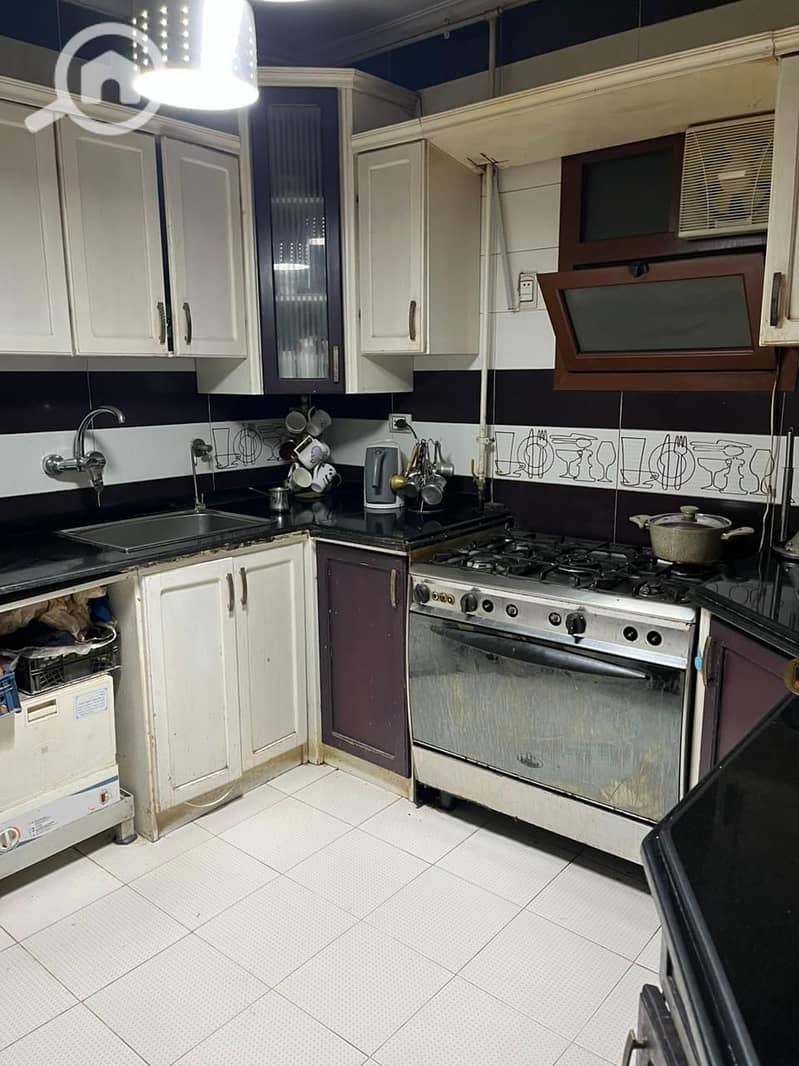 Apartment for sale in Al Yasmin Towers, Zahraa El MaadiArea: 145 sq mConsists of 3 bedrooms, reception, 2 bathrooms, kitchen, and 2 balconies2nd floor - Ansicht 5