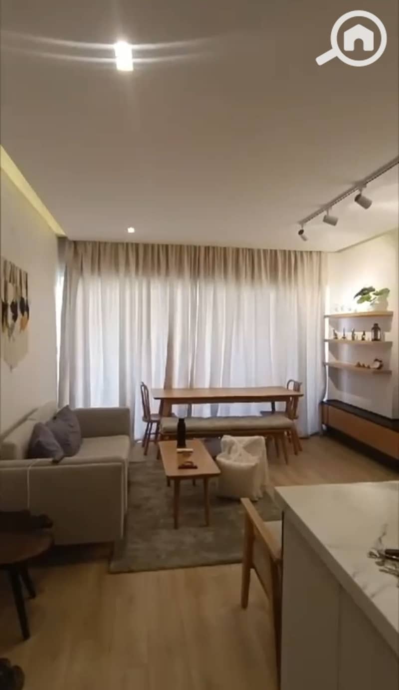8 1000276125. jpg