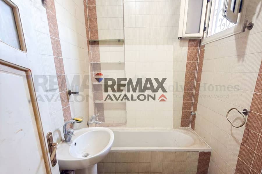 Apartment for Sale in Azarita (Off the Tram Line) – Bahary Facing the Main Road with Open Views - Widok 5