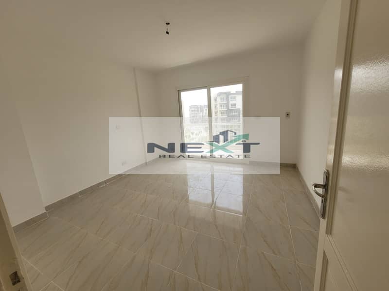 For rent in Madinaty, a new law apartment of 140 sq m in B12, finished by the company, with a wide garden view, direct sea view, very close to service - Ansicht 3