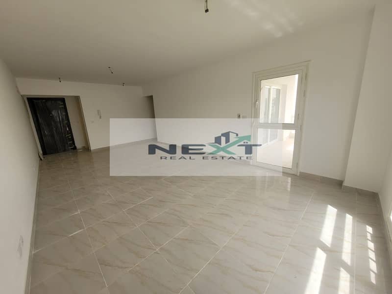 For rent in Madinaty, a new law apartment of 140 sq m in B12, finished by the company, with a wide garden view, direct sea view, very close to service - Ansicht 5
