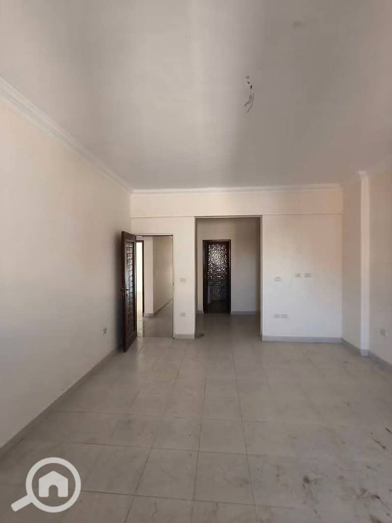 For rent: a 300 sqm apartment in the villas of the fourth neighborhood, four rooms next to Heliopolis Club. - Więcej