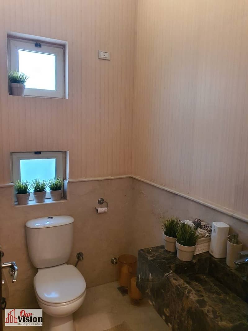 Twin villa ( jeera , el sheikh zayed ). Bua : 246 Land : 320 4 rooms With ACs Reception with concealed ACs Kitchen without appliances Asking price : - Ansicht 4