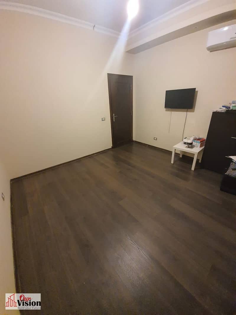 Twin villa ( jeera , el sheikh zayed ). Bua : 246 Land : 320 4 rooms With ACs Reception with concealed ACs Kitchen without appliances Asking price : - Ansicht 5