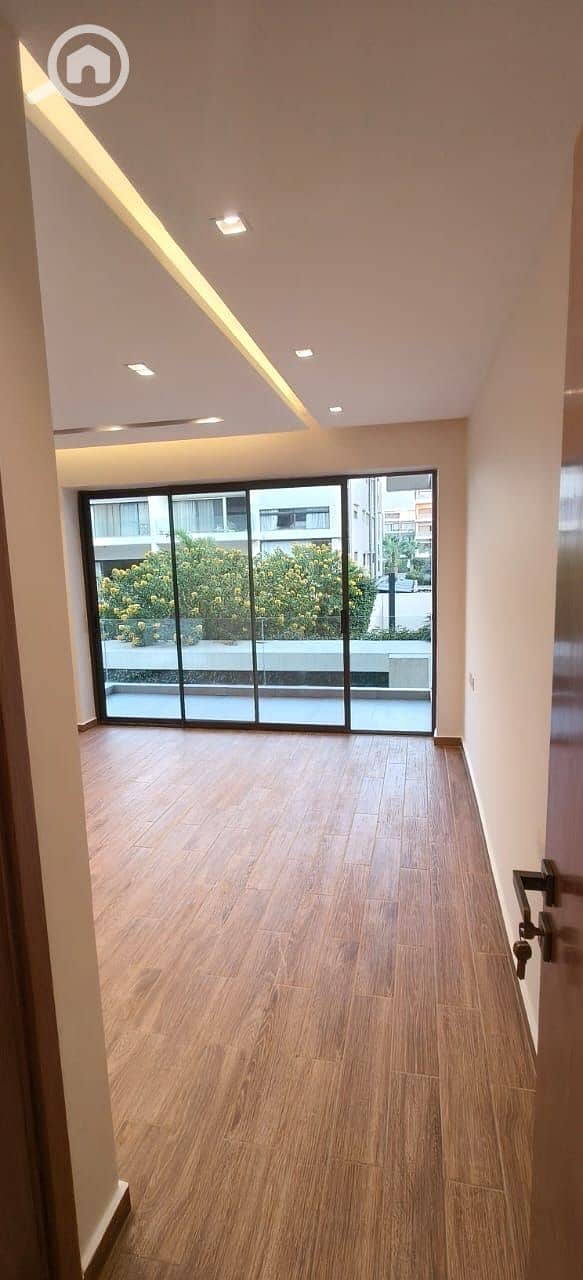 5 bfdd294d-7b97-4af9-a443-bed60b44bf05. jpg