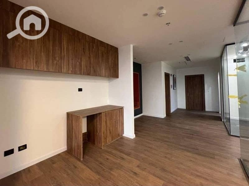 Fully finished & furnished office ready to move for sale in a prime location inside Mehwar Plaza directly on 26 July axis - Widok 2