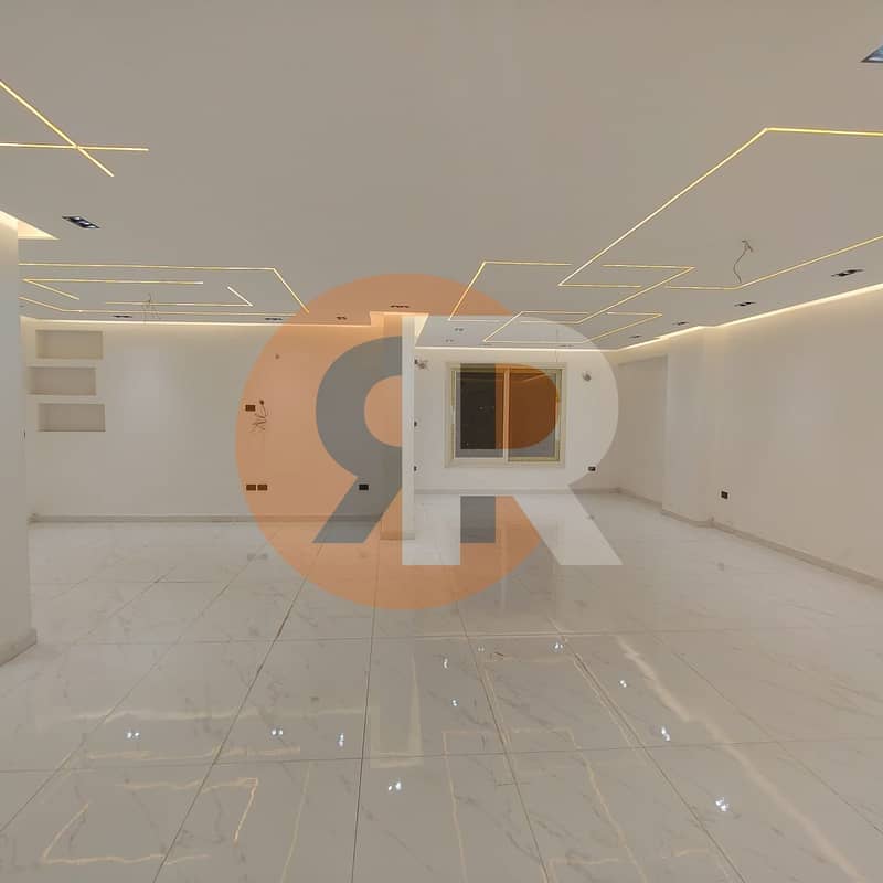 A spacious apartment for sale in Zahraa El Maadi, 7th District - Widok 4