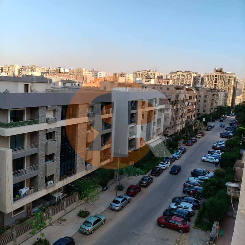 A spacious apartment for sale in Zahraa El Maadi, 7th District - Widok 3