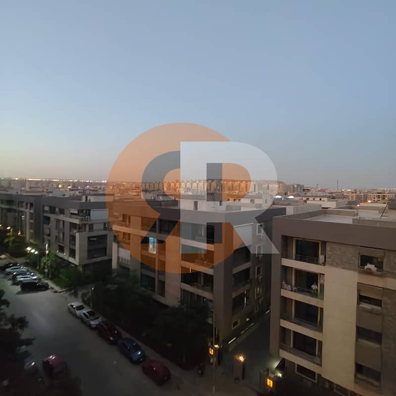 A spacious apartment for sale in Zahraa El Maadi, 7th District - Widok 6