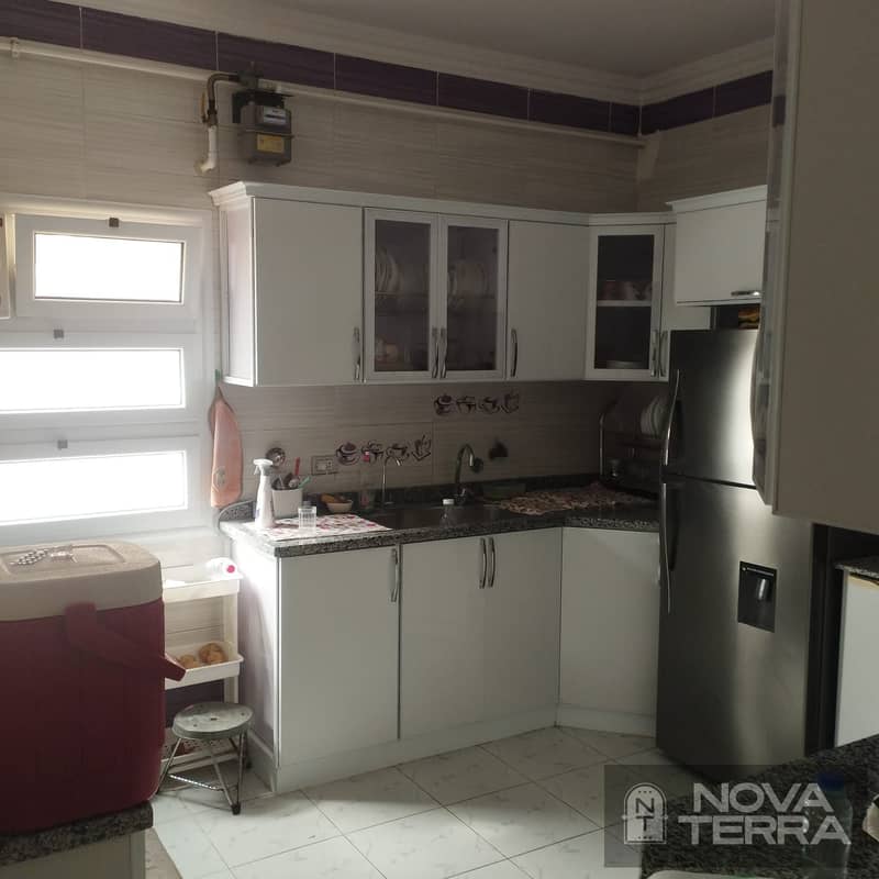 Luxury Apartment for Sale in a Villa in District 13, Sheikh Zayed - Strategic Location Opposite the International School - Widok 5