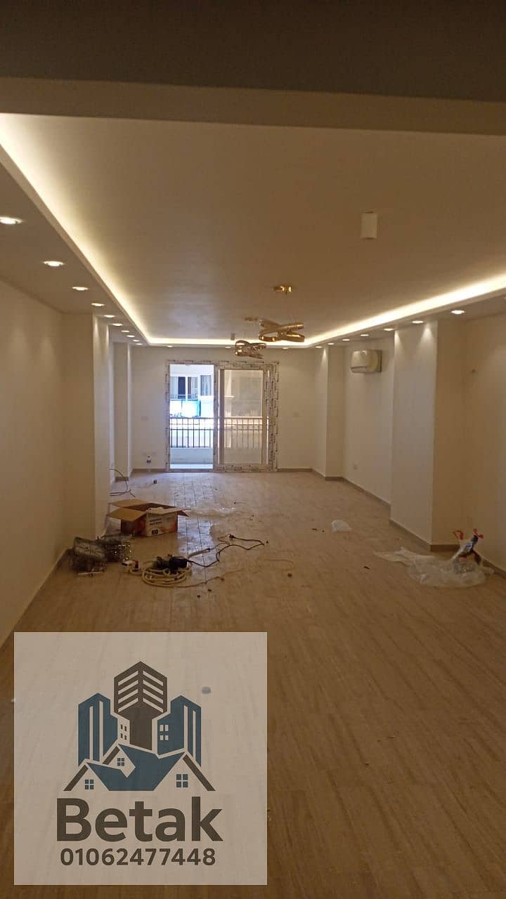 For rent, 180 sqm in the Vallory Compound, Smouha. Transport and engineering, kitchen cabinets in the kitchen, air conditioning, and garage next to Smouha Club. - Widok 3