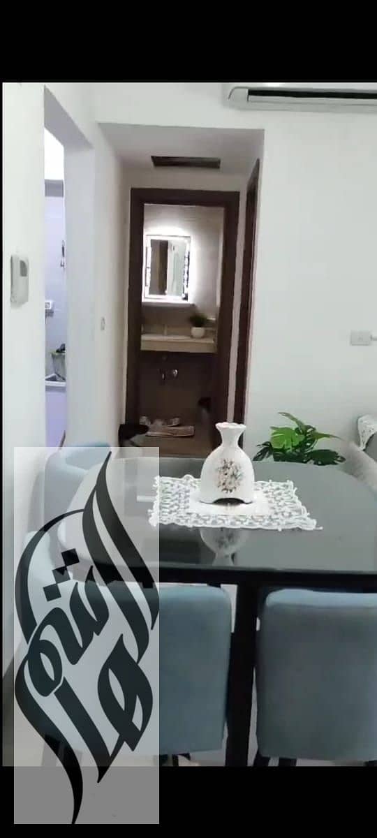 65 SQM furnished apartment for rent in Privado, ground floor with 45 SQM garden, lake view, modern furniture, short-term available. - Veel