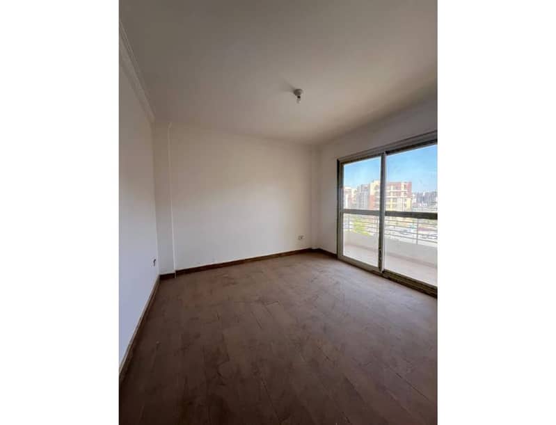 Resale apartment with a lower price than the owner, featuring a distinctive finish and a landscape view, 130 m in Janna October. - Ansicht 4