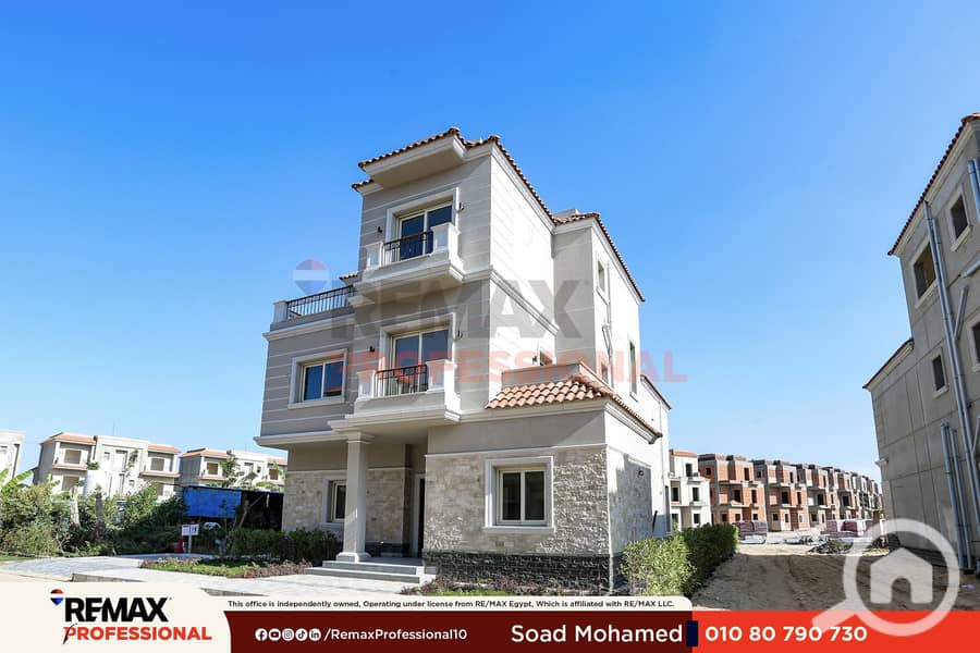 Open view overlooking the landscape and a side view of the club apartment for sale in Murooj – pohled 6