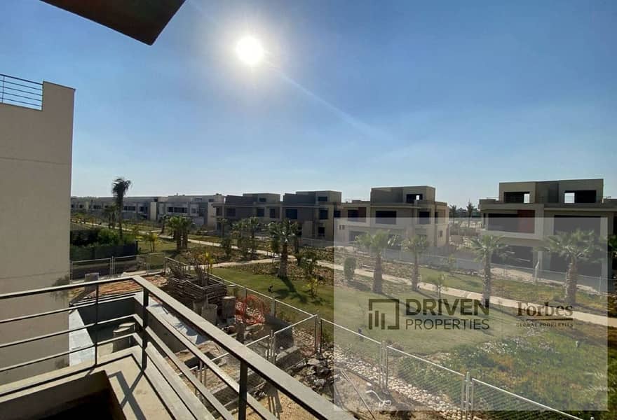 By Installment Ready To Move Villa For Sale In The Crown Compound Palm Hills Golf Extension 6th of October City, Giza - Mehr