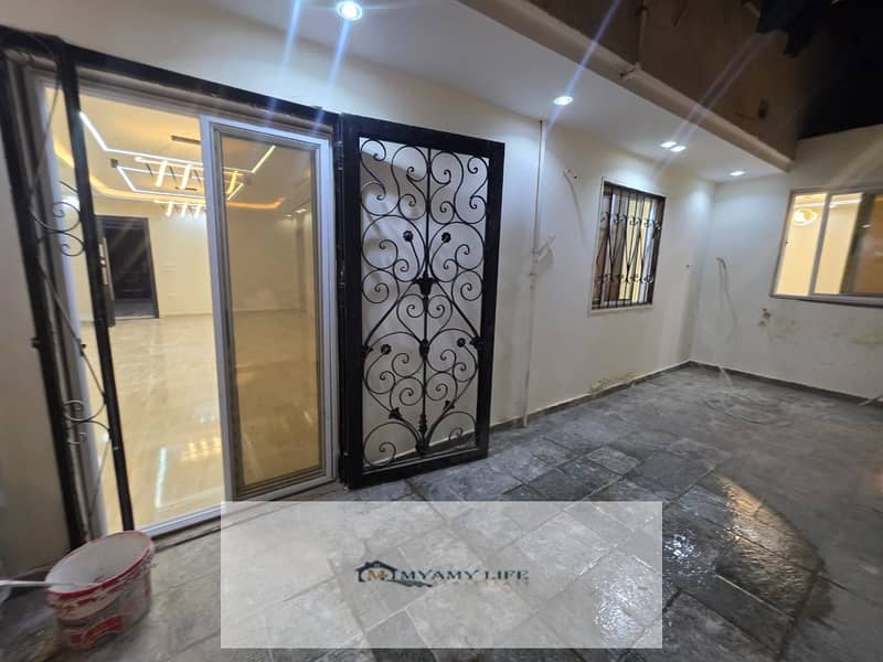 For sale - 135 sqm apartment on the ground floor with a backyard in Gardens of the Pyramids - third gate steps to Horus gate - zone P, super lux finishing, large garden - Widok 4