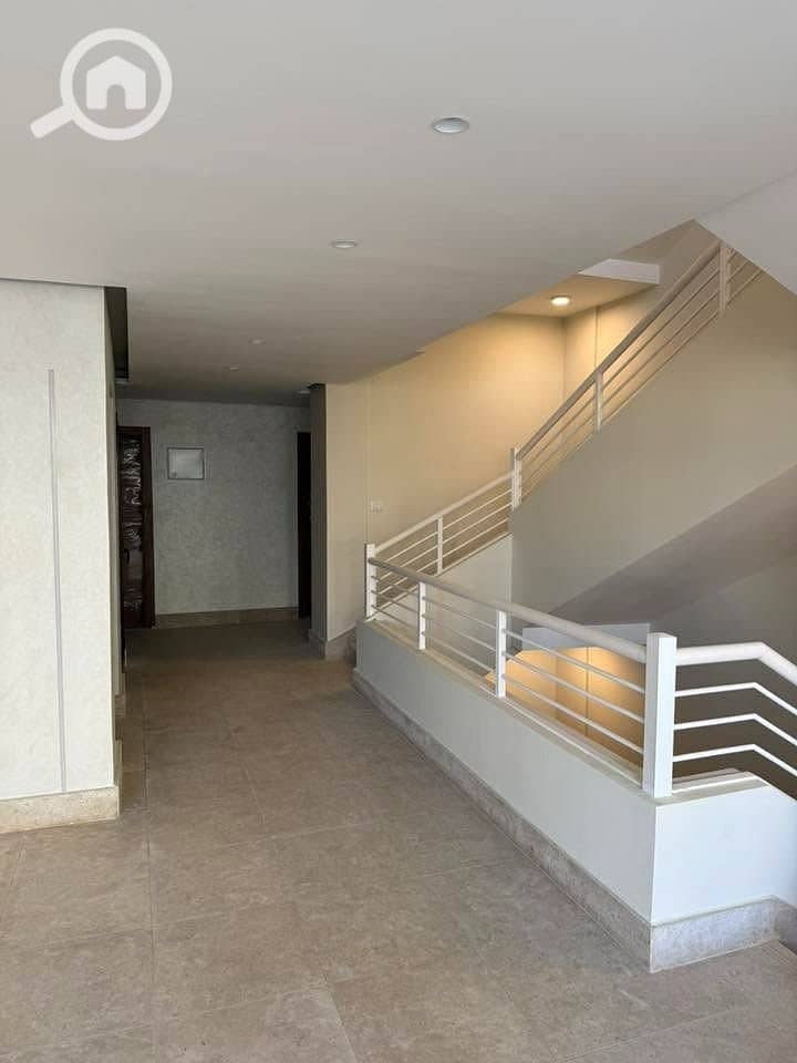 Resale opportunity apartment 179sqm 3bedrooms + 3bathrooms in Green 6 Mabany Edris northern expansions October - Więcej