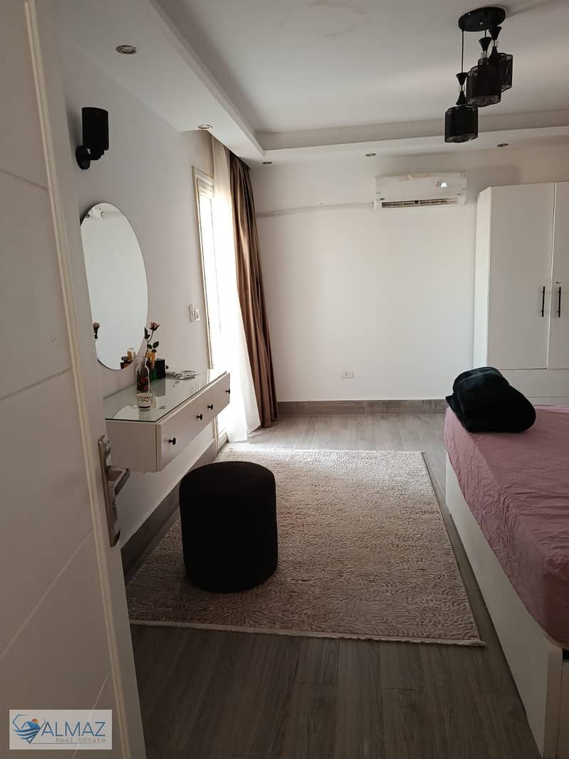 Furnished, fully air-conditioned penthouse apartment for rent in Town Residence Compound, Fifth Settlement, located near the Middle Ring Road. - Mehr