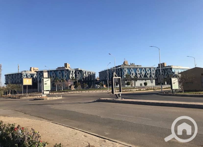 Commercial shop for rent: 35sqm indoor and 32sqm outdoor- Lowest price per square meter in the area- Located directly across from Mall of Arab – pohled 2
