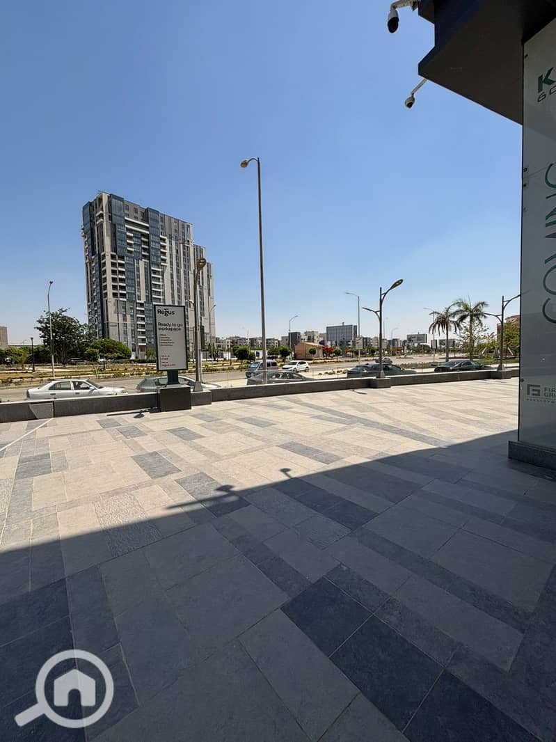 Commercial shop for rent: 35sqm indoor and 32sqm outdoor- Lowest price per square meter in the area- Located directly across from Mall of Arab – pohled 6