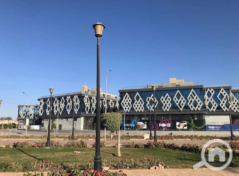 Commercial shop for rent: 35sqm indoor and 32sqm outdoor- Lowest price per square meter in the area- Located directly across from Mall of Arab – další