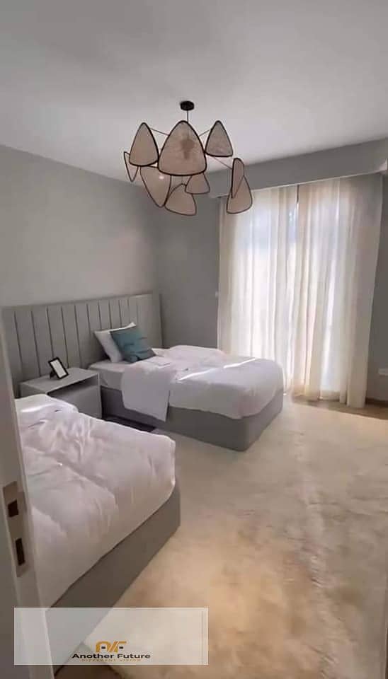 Own a distinctive villa in the Palm Gate New Zayed compound, located in the heart of Sheikh Zayed—a prime location. - Mehr